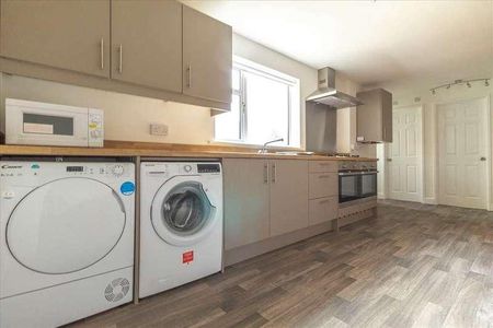 Scarborough Street, Northampton, NN9 - Photo 4