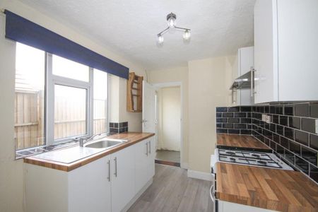 3 bedroom end of terrace house to rent - Photo 5