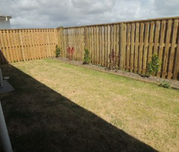 Modern Easy to Maintain Home - Photo 2