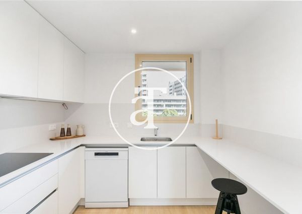 2-bedroom apartment for rent with study and balcony in Badalona
