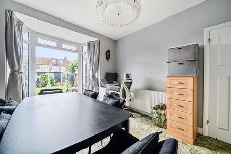 Nightingale Close, Chingford, E4 - Photo 3