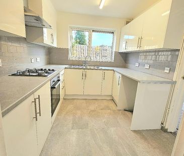 4 Bed Terraced House, Berkeley Path, LU2 - Photo 1