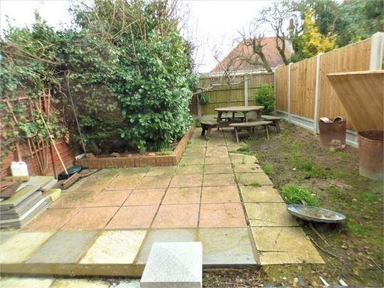 1 bedroom ground floor flat to rent - Photo 1