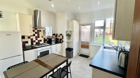 2 bedroom bungalow to rent - Photo 2