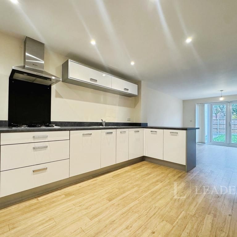 4 bedroom terraced house to rent - Photo 1