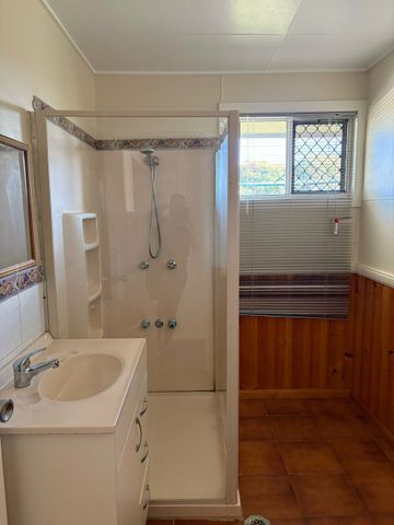 RE-LISTED Crawford 2 bedroom + Study home on large block of land - Photo 5