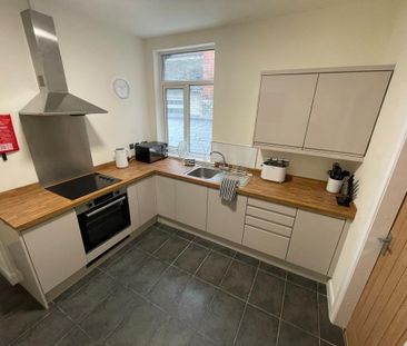 1 bedroom in a house share to rent - Photo 6