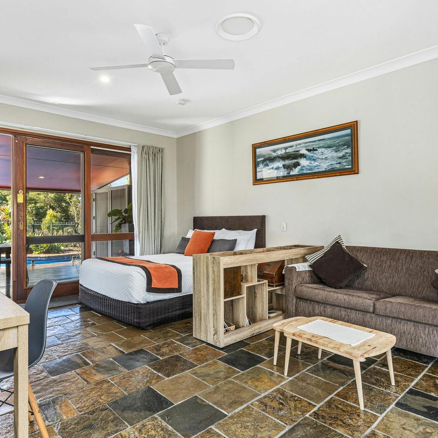 Fully Furnished Studio Apartment - Power, Water & Wifi included in rent. - Photo 1