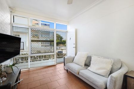 Light and Breezy Apartment in Waterfront Building - Photo 2