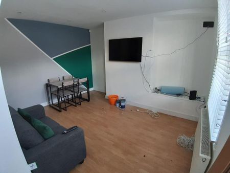 4 bedroom terraced house to rent - Photo 2