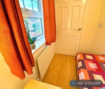 1 bedroom in a house share to rent - Photo 2