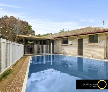 Fully Furnished Family Home with a Pool - Photo 1