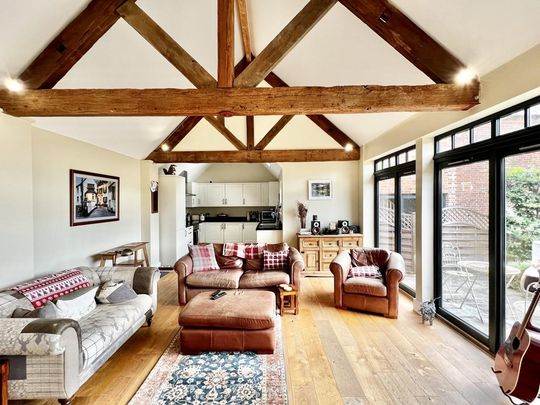 2 bedroom barn conversion to rent - Photo 1