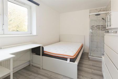 4 bedroom flat to rent - Photo 4