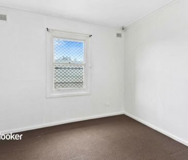 Charming 3- bedroom home - Photo 5