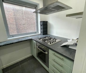 Room in a Shared Flat, Bromley High Street, E3 - Photo 6