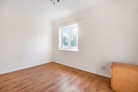 Fortune Walk, London, SE28 - Photo 2