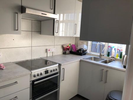 House share to rent - Photo 3