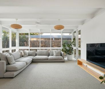 Level Retreat in a Serene Cul-de-Sac - 3 Month Lease - Photo 2