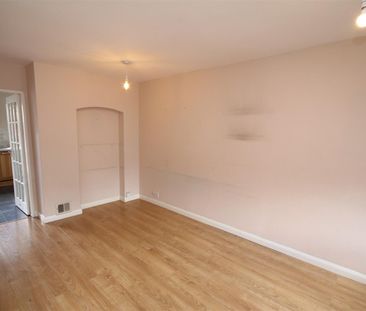 2 bedroom Terraced House to let - Photo 5