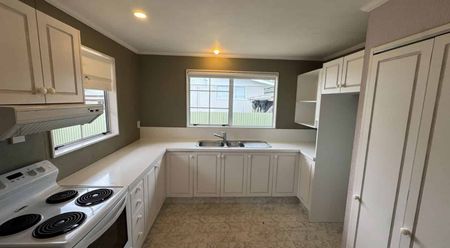 Close to town - Photo 3