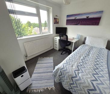 3 bedroom semi-detached bungalow to rent - Photo 4