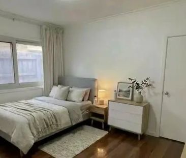 243 Warrigal Road, Melbourne - Photo 5