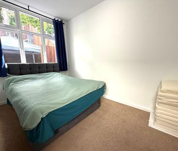 3 bedroom ground floor flat to rent - Photo 6