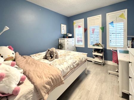 For Lease - 2334 Newcastle Crescent, Oakville, Ontario - Photo 2