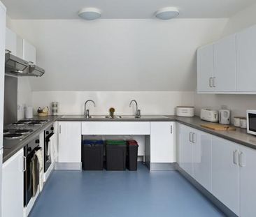 1 bedroom in a flat share to rent - Photo 1