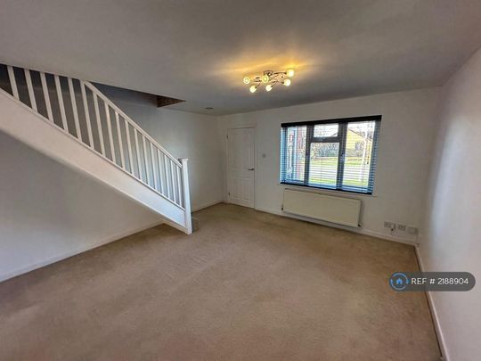 3 bedroom semi-detached house to rent - Photo 1