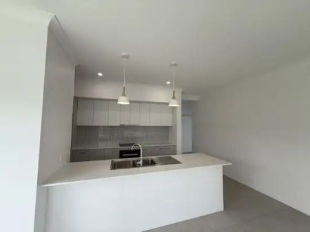 “MODERN, LOW-MAINTENANCE LIVING IN A PRIME LOCATION” - Photo 4