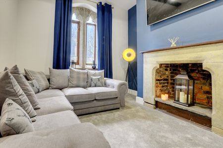 6 Bed Semi-Detached House, Ellerby Rd, LS89 - Photo 2