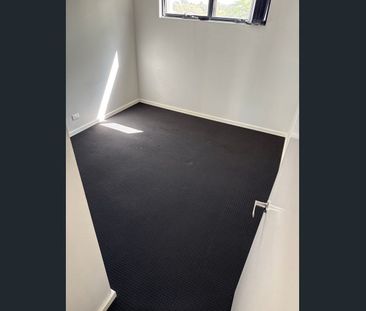 2 bed 1 bath upper floor unit to rent - Photo 1