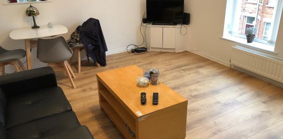 Apt 6-2a Eglantine Gardens, Belfast, BT9 6EZ - Photo 2