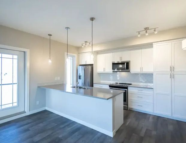 Gorgeous 2-Bedroom Top-Floor Northwest Corner Unit | 100 Auburn Meadows Manor, Calgary - Photo 1