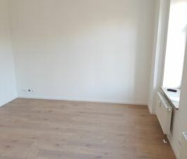 Jößnitzer Str. 147, Wohnung 1 ~~~ hochwertig saniert mit Einbauküch... - Photo 2