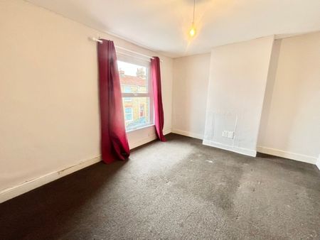 Eastbourne Gate, Taunton, Somerset - Photo 3