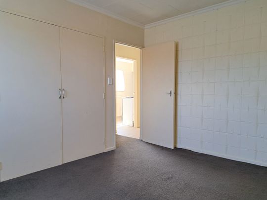 Sunny, Spacious & Super Convenient Two Bedroom in Wallaceville - Photo 1