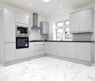 3 bedroom end of terrace house to rent - Photo 6