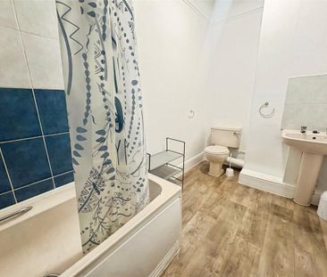 3 bedroom flat to rent - Photo 1