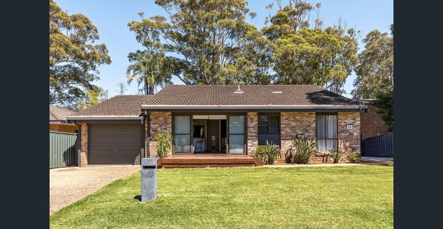 Coastal Charm Meets Leafy Serenity - Photo 1