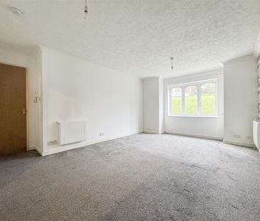 De La Warr Road, Bexhill-On-Sea, TN40 2JJ - Photo 3