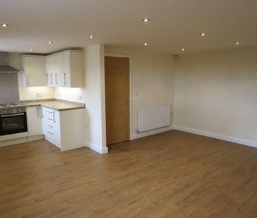 2 bedroom mews to rent - Photo 5