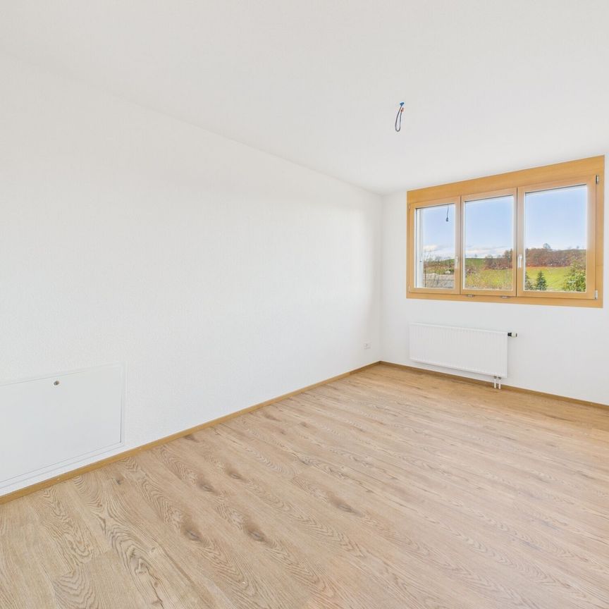 Bright 3.5-room attic apartment in Huttwil – Freshly renovated! - Foto 1