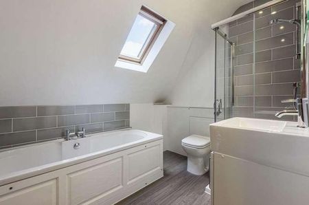 Wiltshire Road, Wokingham, RG40 - Photo 2