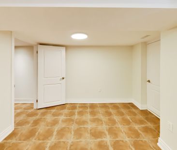 For Lease - 32 Castleton Avenue Unit# Main, Toronto, Ontario - Photo 6