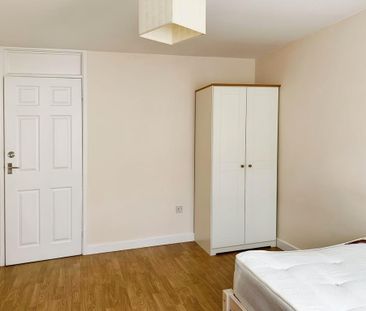 4 bedroom terraced house to rent - Photo 5