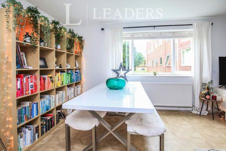 2 bedroom flat to rent - Photo 3