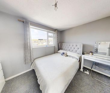 2 bedroom end of terrace house to rent - Photo 4